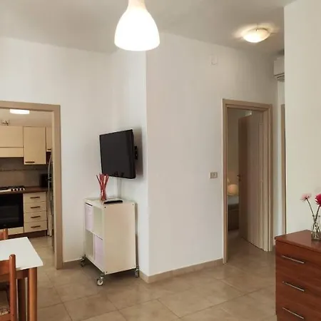 Collins * كاستيلانيتا مارينا